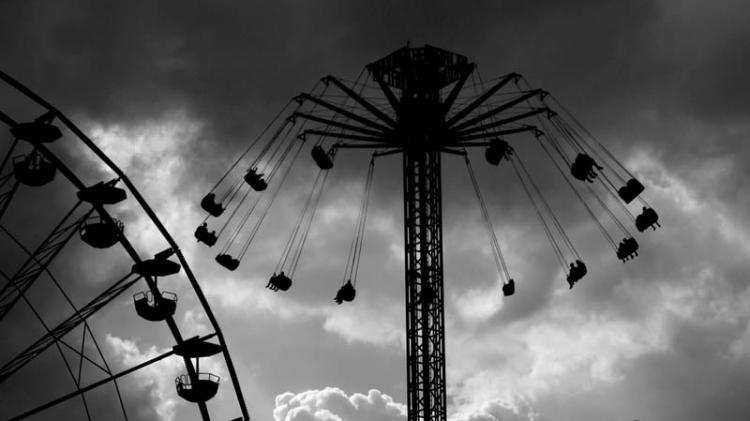 KRAJ: Złamała się karuzela i runęła na ziemię. 3 ranne osoby trafiły do szpitala