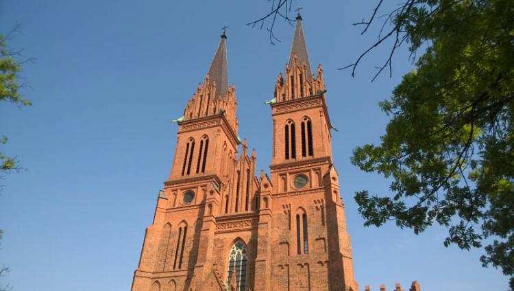 Bp. Mering: Czego nie wolno w kościołach? Msza święta bez dronów i świeckiej muzyki …