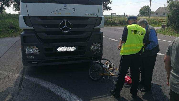 16-letni rowerzysta wjechał pod TIR-a. Poniósł śmierć na miejscu