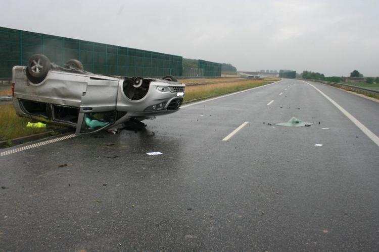 Znani polscy muzycy mieli wypadek na A1 pod Włocławkiem. Mercedes dachował [FOTO]