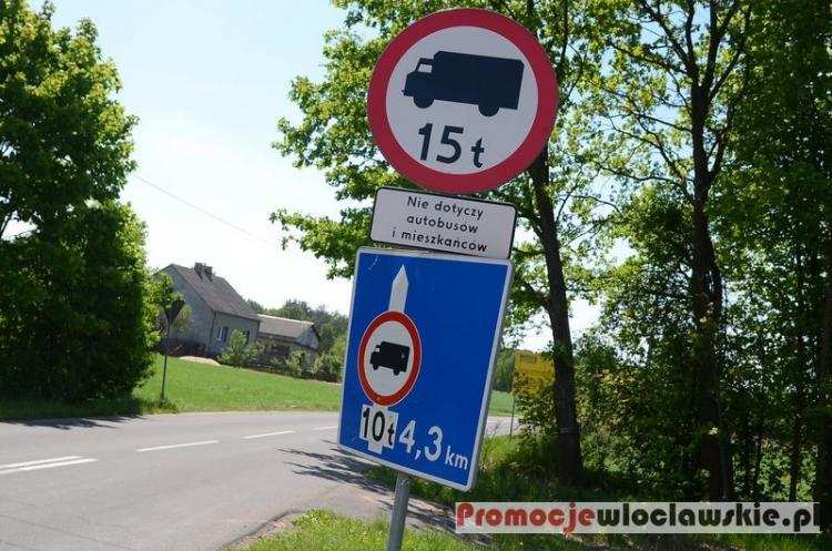 Wandale znów dają o sobie znać: Poprzechylane i pogięte znaki w Gminie Włocławek [FOTO]