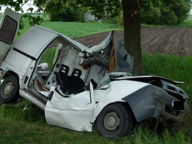 Tragedia w Płowcach: Kierowca nie miał szans [FOTO]