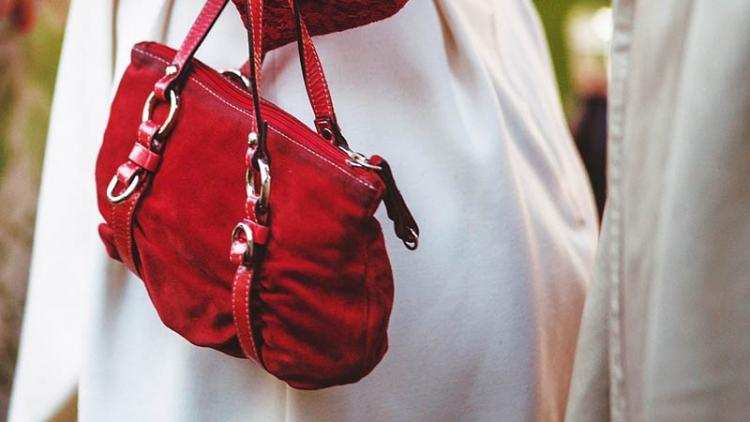 Wystarczyła chwila nieuwagi: zniknęła damska torebka z telefonem i pieniędzmi