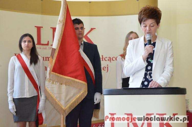 Pożegnanie maturzystów we Włocławku. Świadectwa odebrało 1362 uczniów [ZDJĘCIA]
