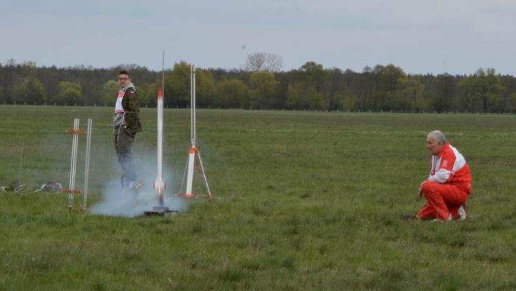 Rakiety na włocławskim lotnisku: Widowiskowo na płycie Aeroklubu w Kruszynie