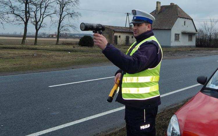 Akcja policji na drogach: Kilkadziesiąt mandatów, zatrzymane prawa jazdy!