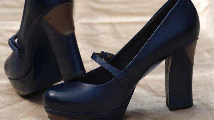 Zakupione buty zostawiła na parkingu. Znalazła je w Internecie. Sprytnie zareagowała …