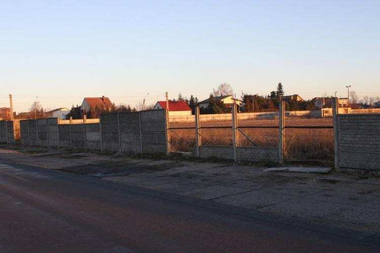 „Demolka” przy jednej z firm. „Świętowali” tylko 19-ste urodziny