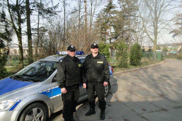 Pożar w Brześciu Kujawskim. Policjanci ratują życie