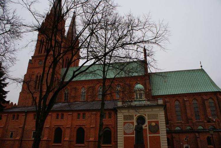 7 zastępów straży pożarnej oraz policja przy Włocławskiej Katedrze