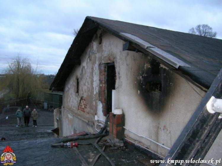 Pożar budynku wielorodzinnego. Ewakuowały się 22 osoby [FOTO]