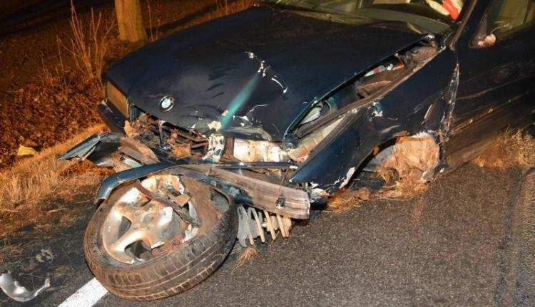 Groźne zderzenie BMW z Renault! Kierowca zasnął za kierownicą [FOTO]