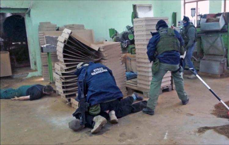 Zlikwidowali nielegalną linię produkcyjną papierosów za 2 miliony