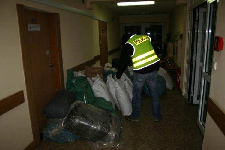 Trefny towar w aucie i garażu. Skarb Państwa stratny na ponad pół miliona złotych