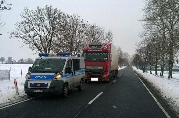 Pijany kierowca „TIR-a” zatrzymany. Ciężarówkę z naczepą odholowano na parking