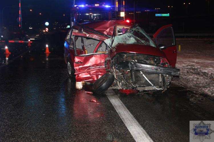 Śmiertelny wypadek na DK 91! Osobówka wjechała pod TIR-a