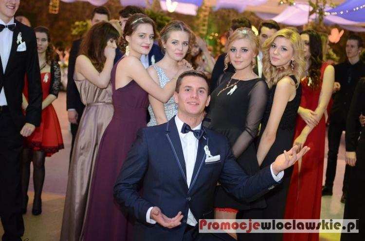 Studniówka 2016 we Włocławku. LMK odtańczyło poloneza [FOTO, VIDEO]
