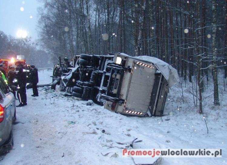 Tragiczny wypadek dwóch TIR-ów. Kierowca jednego zginął na miejscu [ZDJĘCIA]
