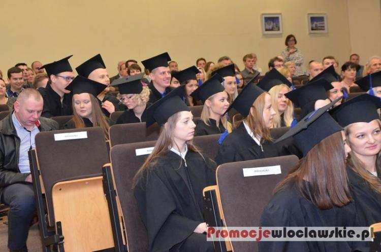 Kolejna ceremonia wręczenia dyplomów w PWSZ we Włocławku. ZOBACZ ZDJĘCIA