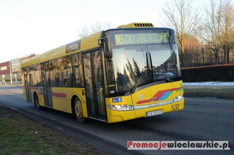 Zniżki dla pasażerów komunikacji miejskiej we Włocławku. Kto zyska prawo do ulgi?