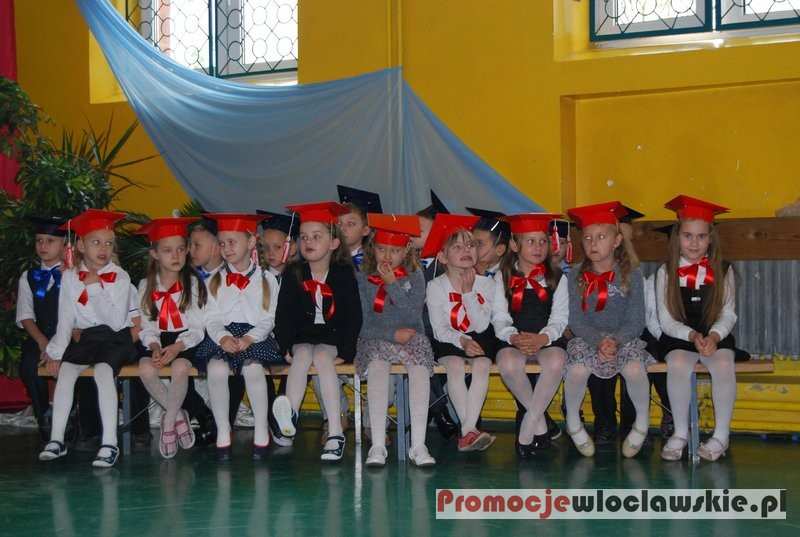 Ślubowanie klas pierwszych i pasowanie na przedszkolaka w Chodczu