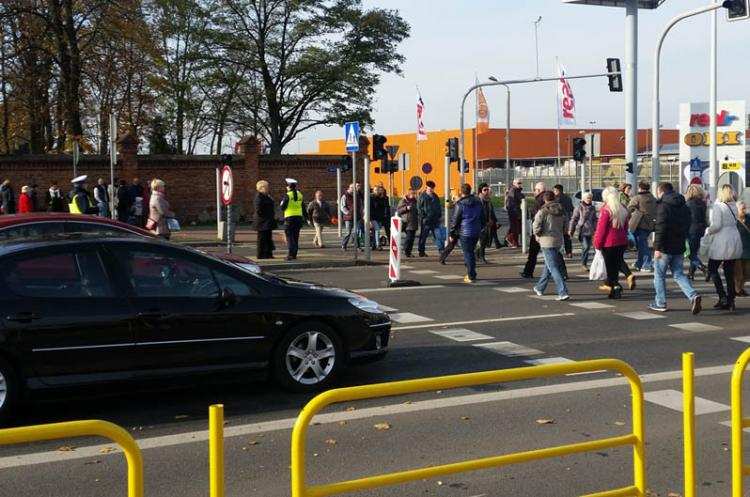 14 kolizji, ponad 300 kontroli, 100 mandatów. To bilans weekendu Wszystkich Świętych