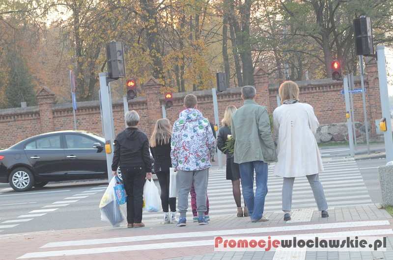 Wszystkich Świętych we Włocławku 2015: Sobota na cmentarzu komunalnym