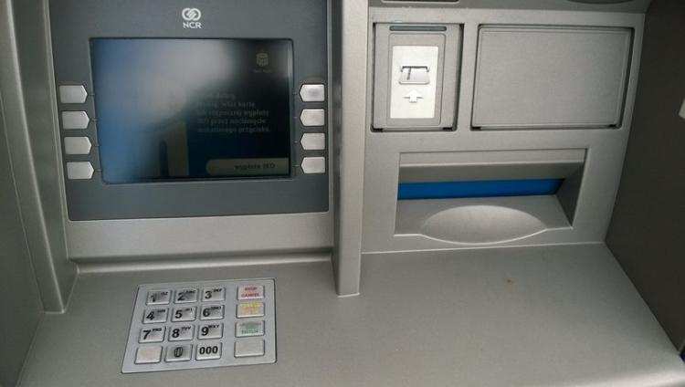 Znalazł kartę bankomatową. Co z nią zrobił?