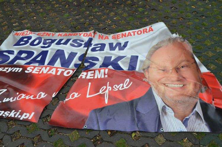 Kampania wyborcza czy zwykły wandalizm? Kto niszczy banery Spanskiego?