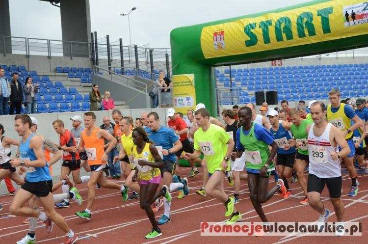 Utrudnienia w ruchu we Włocławku. Jakimi ulicami pobiegnie II Włocławek Półmaraton?