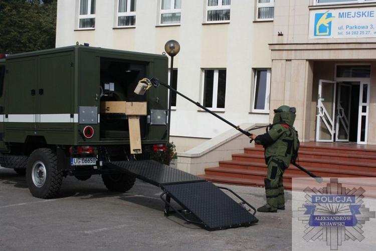 Brawurowa akcja policji: Zakładnicy i ładunek wybuchowy