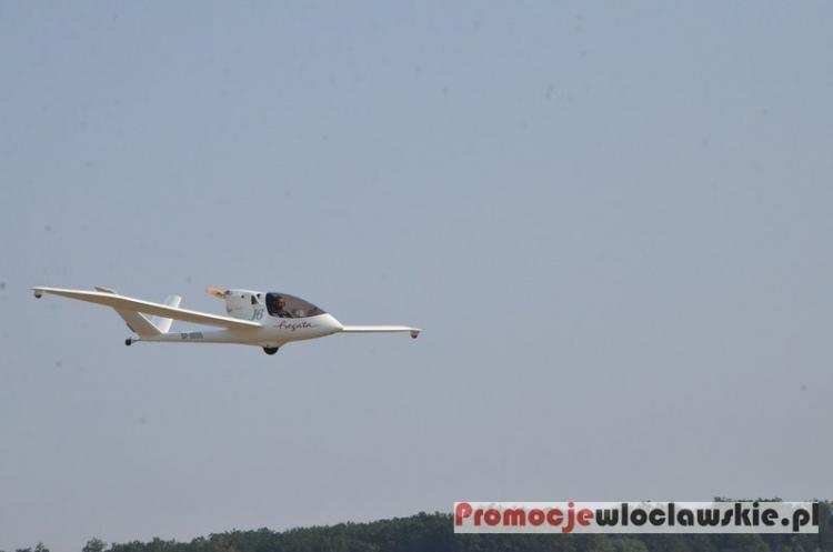 Wypadek na lotnisku w Kruszynie. Dwie osoby w szpitalu