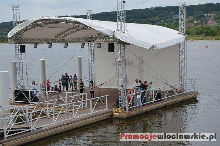 Już w ten weekend koncert na Wiśle. Kto wystąpi na pływającej scenie?