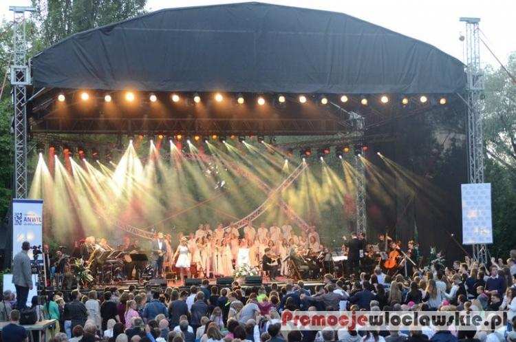 Koncert „Uwielbienie Włocławek” kolejny raz przyciągnął tłumy mieszkańców [VIDEO, FOTO]