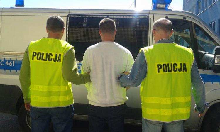 Pościg za handlarzem narkotyków. Miał 1,5 kg marihuany i 40 tyś papierosów