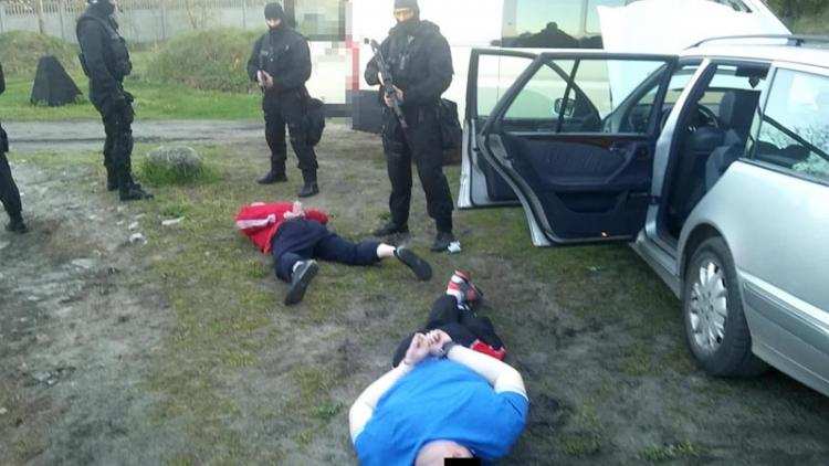 Blisko 2 kg amfetaminy przewozili mercedesem