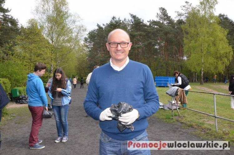 Strata czasu czy cenna inicjatywa? Posprzątali stadion Przylesie