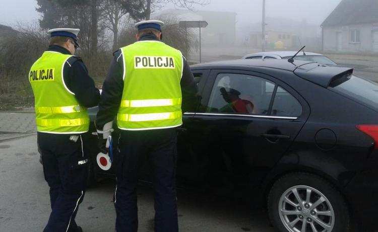Prawie 400 skontrolowanych, zatrzymane dowody rejestracyjne … [FOTO]