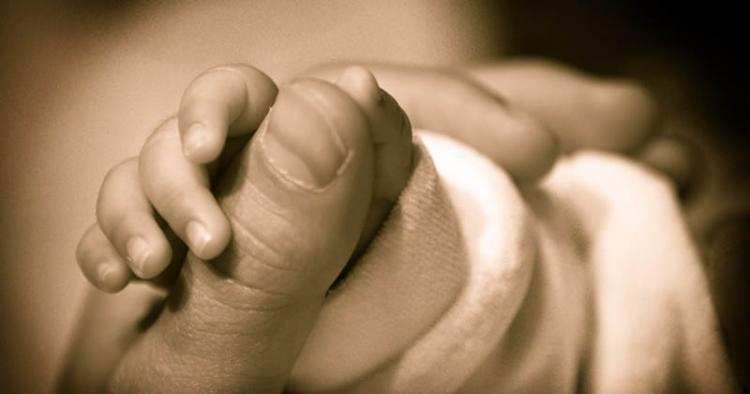 Kilkudniowy noworodek pozostawiony w „oknie życia” we Włocławku