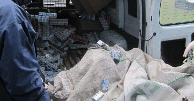 Włamał się do hurtowni i ją okradł. Nie działał sam?