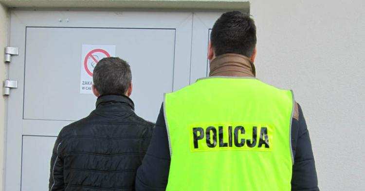 Włamania do aut we Włocławku. Łupy ukrył w rzece