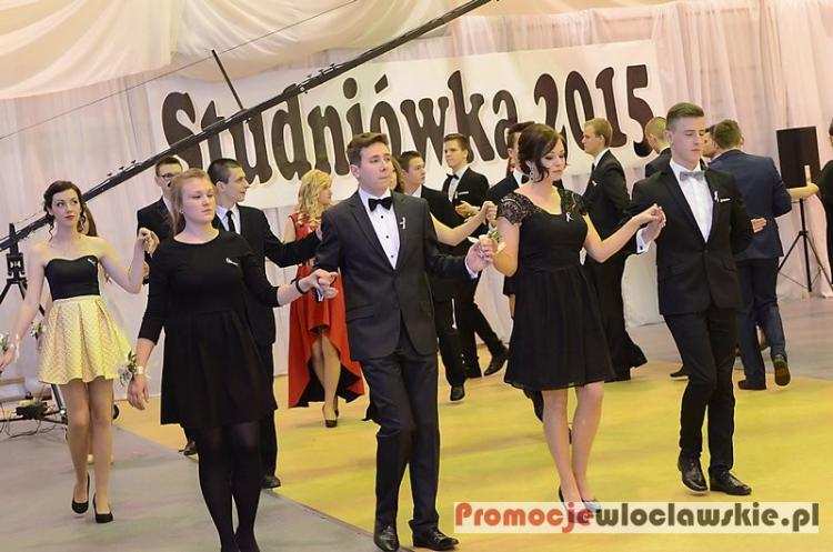 Studniówka 2015 Włocławek:Tak tańczyli poloneza tegoroczni maturzyści II LO [VIDEO]