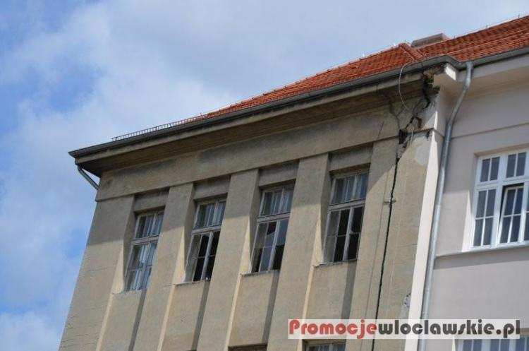 Odbudowują wyburzone skrzydło LMK we Włocławku. Są już pierwsze mury