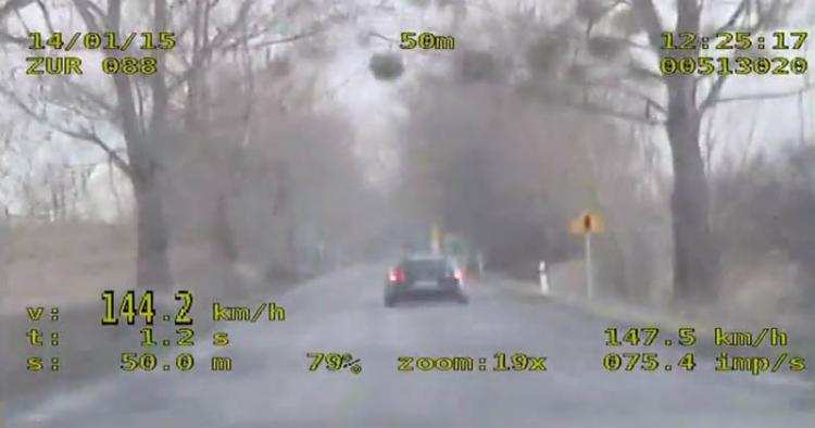 Niesamowite: Pędził 156 km/h na terenie zabudowanym [VIDEO]