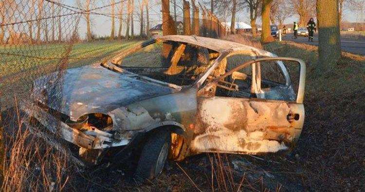 Tragedia była o włos! Samochód doszczętnie spłonął [ZDJĘCIA]