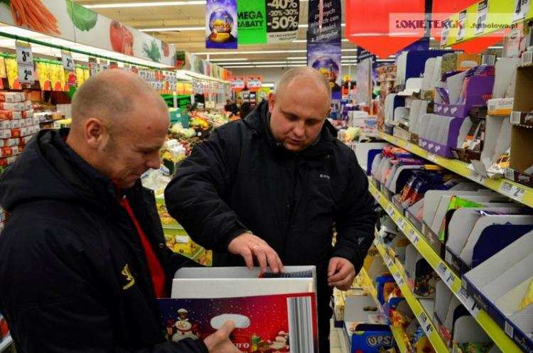Piłkarze pomagają w akcji „Szlachetna paczka” [FOTO]