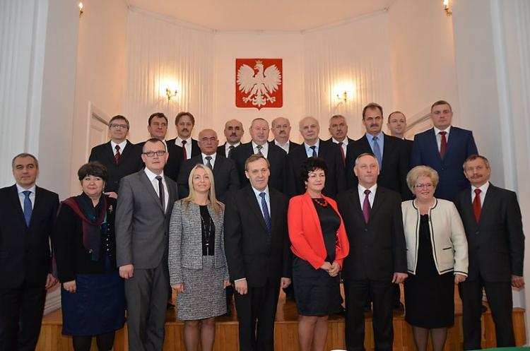 Pierwsza sesja rady powiatu: kto starostą, a kto w zarządzie?