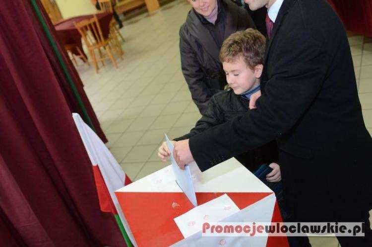 Lokale wyborcze zamknięte. Trwa liczenie głosów