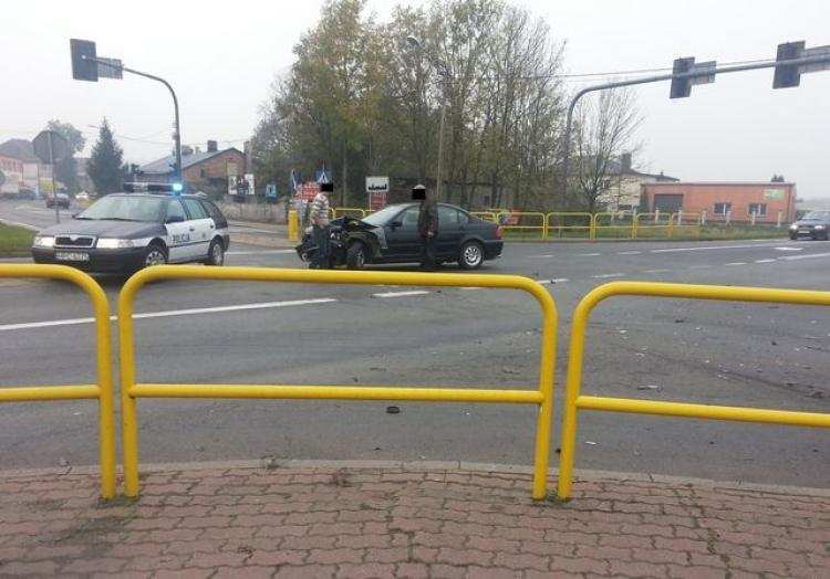 BMW wymusił pierwszeństwo a Renault wpadł w bariery [ZDJĘCIA]