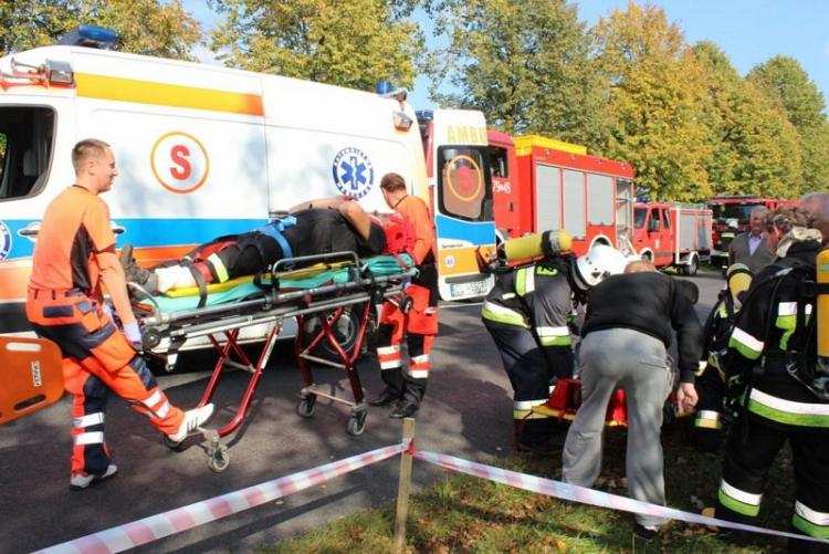 Zderzenie autobusu z cysterną [ZDJĘCIA]